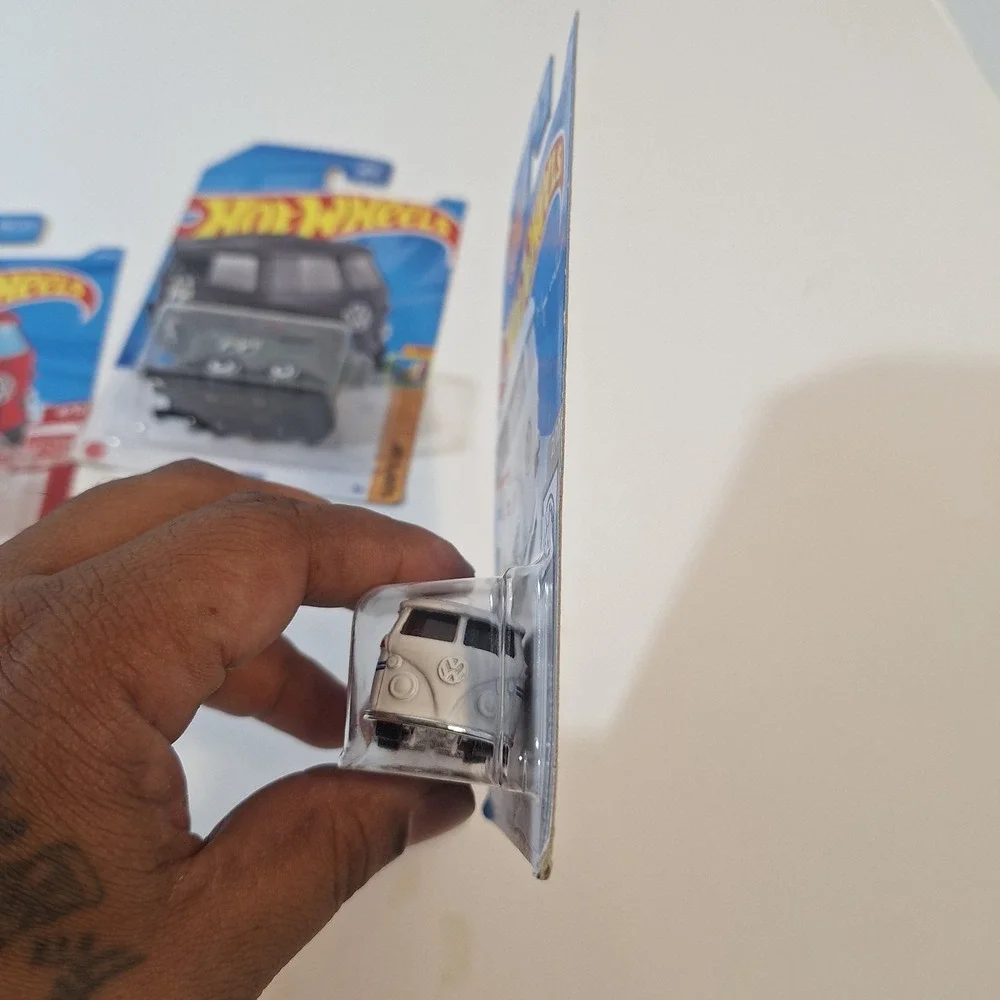 Hot Wheels Kool Kombi Target Red Edition/ Magnus Walker/ Moon Eyes